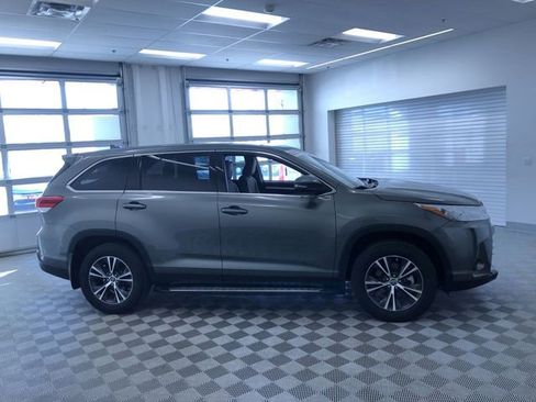 Certified 2019 Toyota Highlander Plus image 37