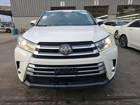 Used 2019 Toyota Highlander Limited Platinum AWD/4WD image 2