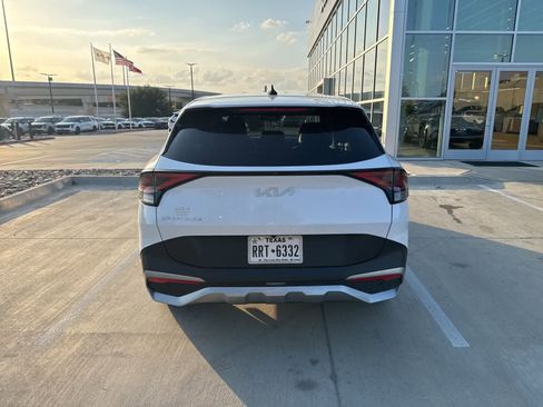 Used 2023 Kia Sportage EX image 5
