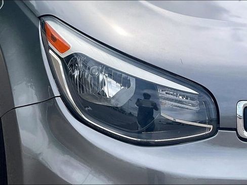 Used 2019 Kia Soul + FWD image 29