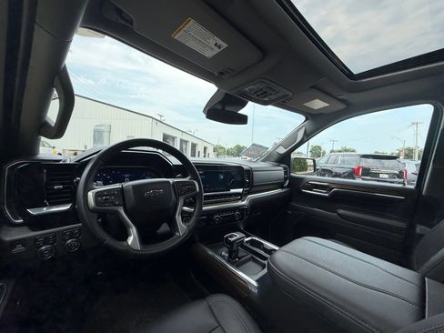 Used 2024 Chevrolet Silverado 1500 RST AWD/4WD image 17