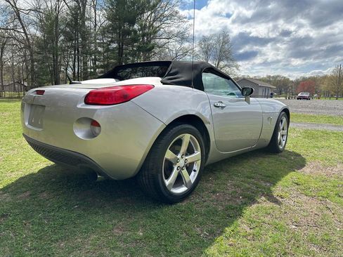 Used 2007 Pontiac Solstice Convertible w/ Premium Package image 11