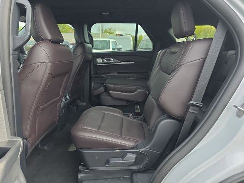Certified 2025 Ford Explorer Platinum w/ LUX Leather Package AWD/4WD image 17