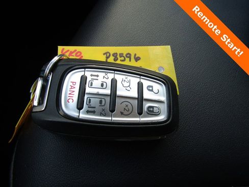 Used 2025 Chrysler Pacifica Select image 22