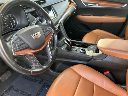 Used 2022 Cadillac XT5 Premium Luxury image 10