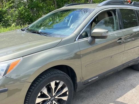 Used 2015 Subaru Outback 2.5i Limited AWD/4WD image 2