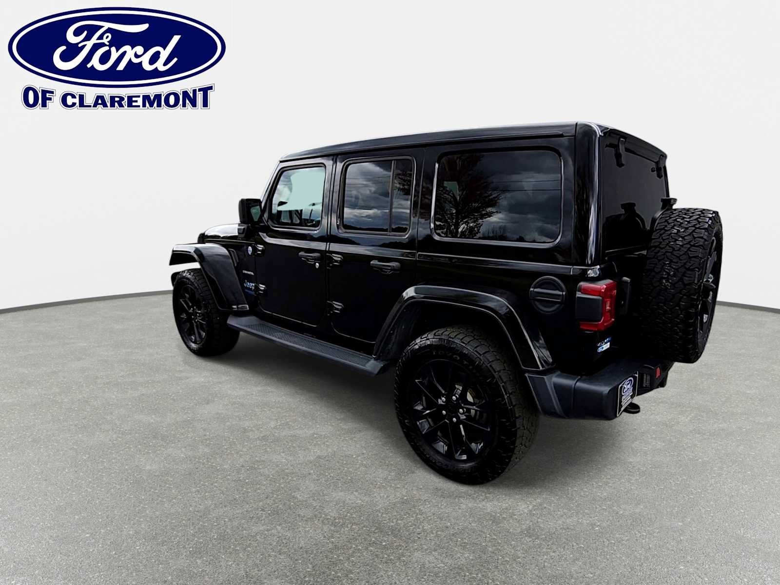 Used 2021 Jeep Wrangler Unlimited Sahara w/ Cold Weather Group AWD/4WD image 6