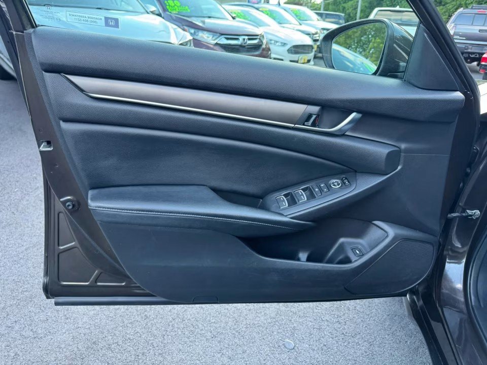 Used 2018 Honda Accord LX image 12