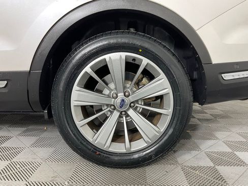Used 2018 Ford Explorer Limited w/ Equipment Group 301A FWD image 10