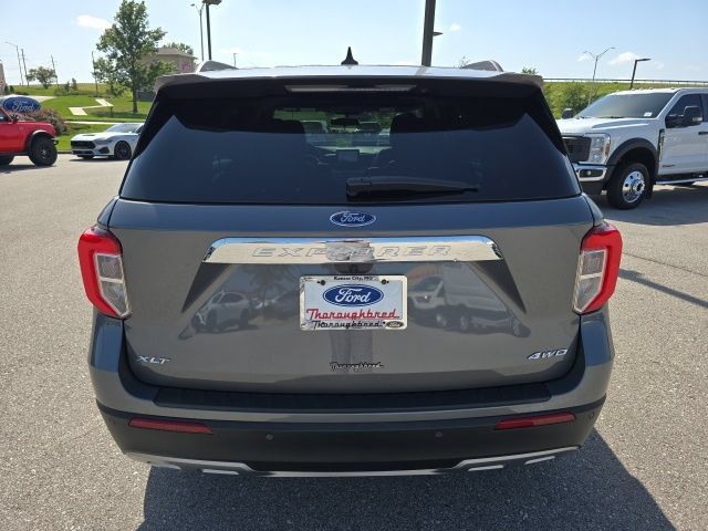 Used 2023 Ford Explorer XLT w/ Equipment Group 202A AWD/4WD image 4