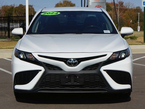 Used 2024 Toyota Camry SE image 21