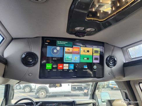 Used 2018 GMC Savana 2500 w/ Enhanced Convenience Package image 9