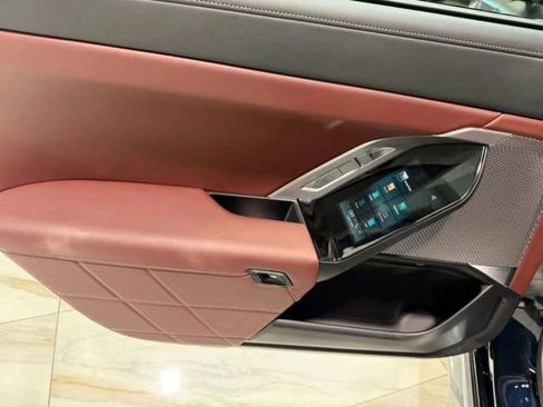 Used 2025 BMW 760i xDrive w/ Executive Package image 30