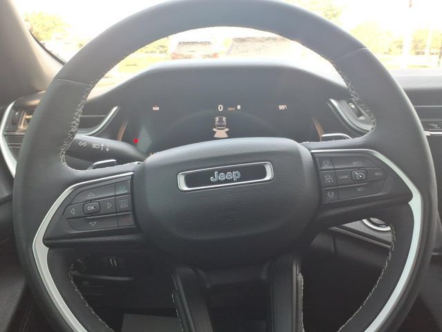 Used 2023 Jeep Grand Cherokee Altitude AWD/4WD image 20