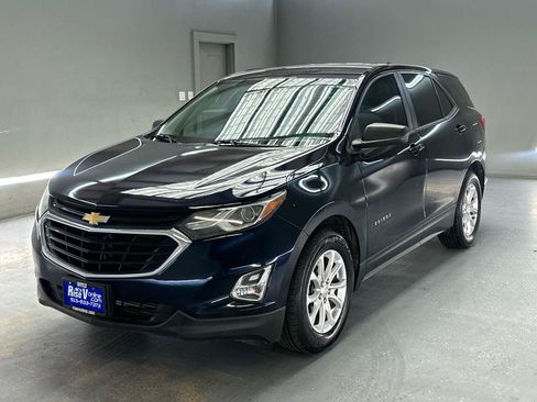 Used 2020 Chevrolet Equinox LS FWD image 3