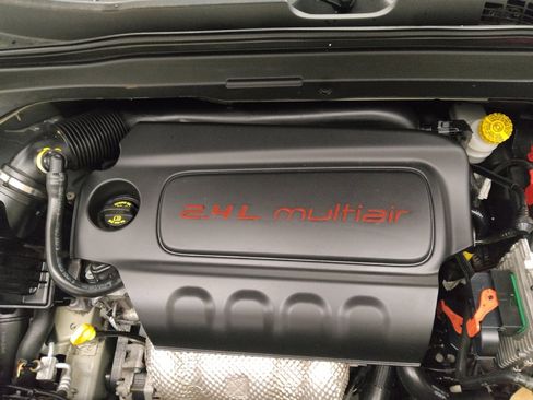 Used 2021 Jeep Renegade Latitude FWD image 30