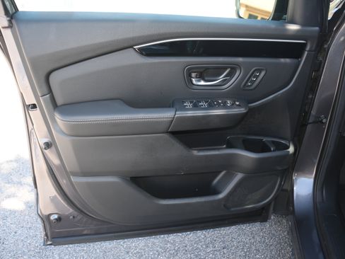 Certified 2025 Honda Pilot EX-L image 9