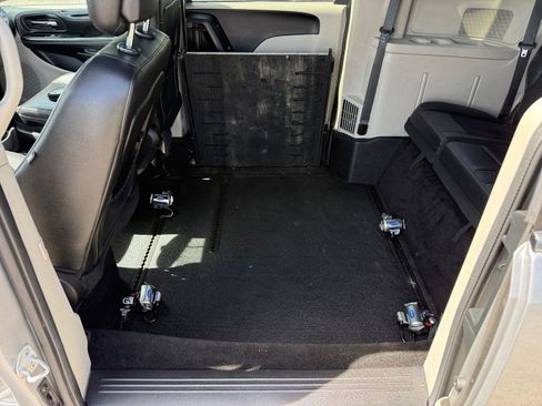 Used 2018 Dodge Grand Caravan SXT FWD image 11