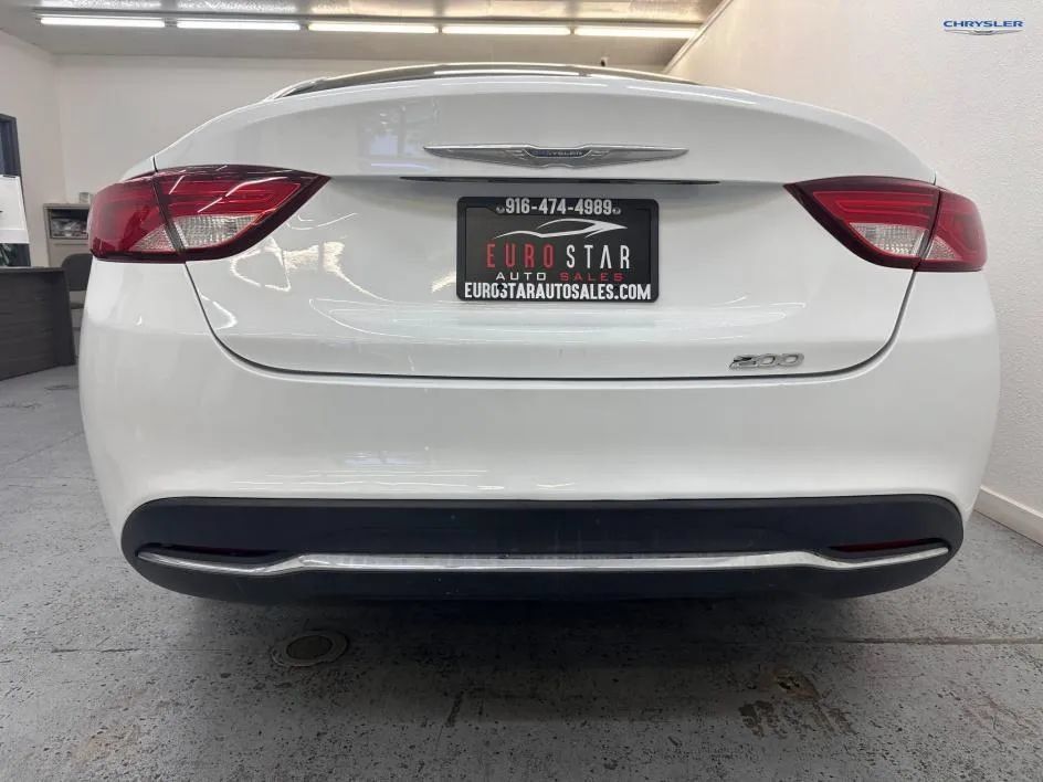 Used 2015 Chrysler 200 Limited FWD image 8