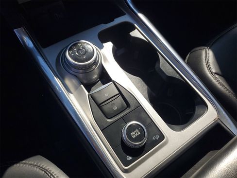 Certified 2022 Ford Explorer XLT w/ Equipment Group 202A image 30