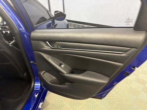 Used 2019 Honda Accord Sport image 17