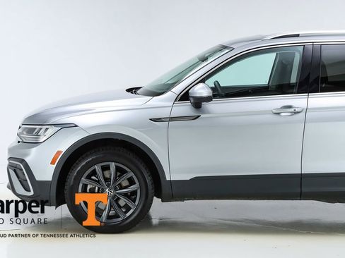 Used 2022 Volkswagen Tiguan SE image 3