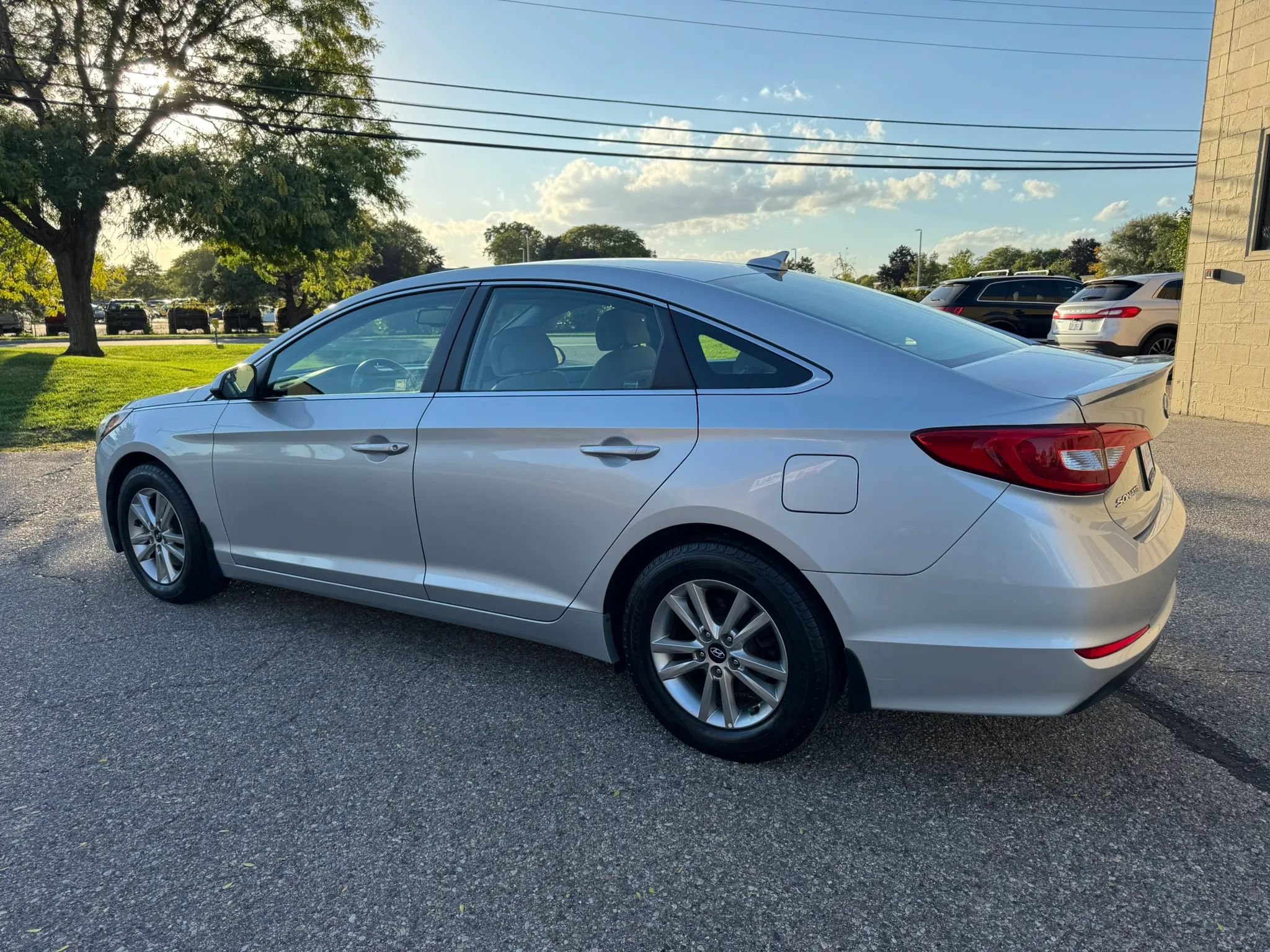 Used 2017 Hyundai Sonata SE w/ Winter Weather Package FWD image 6
