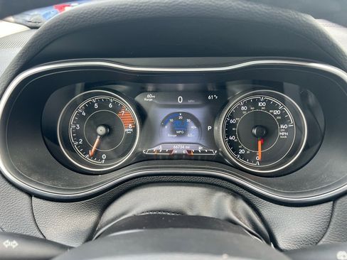 Used 2019 Jeep Cherokee Limited image 17