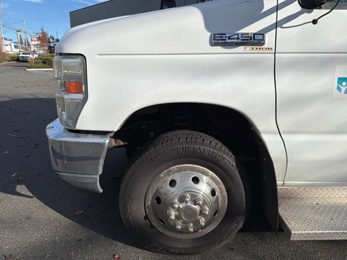 Used 2012 Ford E-450 and Econoline 450 Super Duty w/ Shuttle Bus Prep Pkg image 13