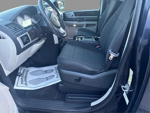 Used 2010 Dodge Grand Caravan SXT w/ Family Value Group FWD image 10