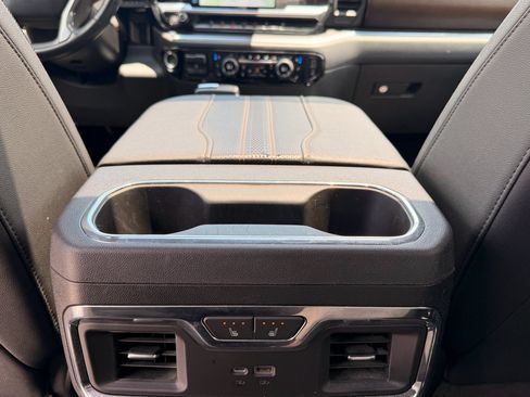 Used 2024 Chevrolet Silverado 1500 High Country w/ High Country Premium Package AWD/4WD image 17