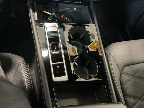 Used 2025 Volkswagen Atlas Cross Sport SE image 15