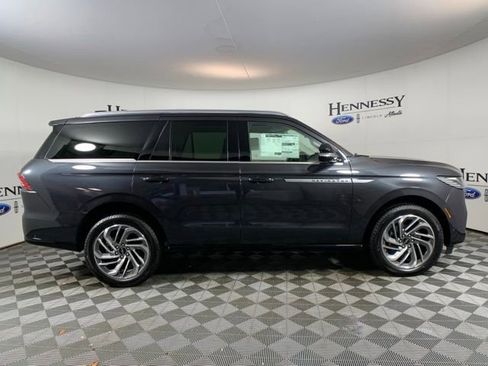 New 2025 Lincoln Navigator Reserve image 9