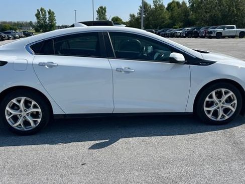 Used 2016 Chevrolet Volt Premier w/ Driver Confidence Package FWD image 2