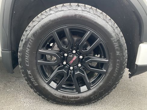 Used 2022 GMC Sierra 1500 Elevation w/ Elevation Premium Package AWD/4WD image 13