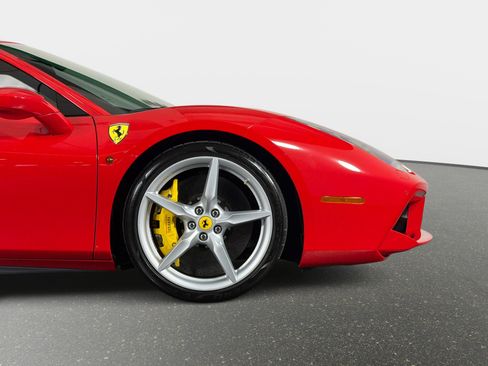 Used 2019 Ferrari 488 GTB RWD image 4