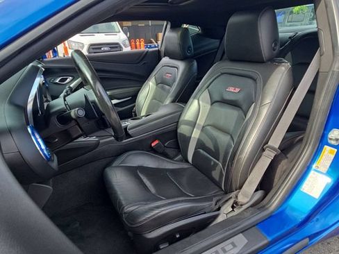 Used 2016 Chevrolet Camaro SS RWD image 9