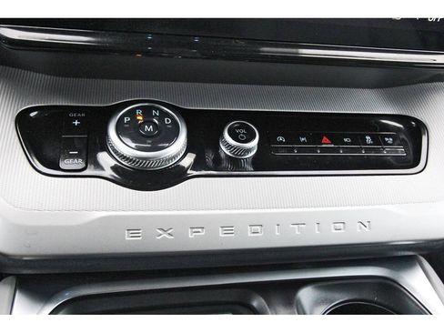 Used 2025 Ford Expedition Active RWD image 25