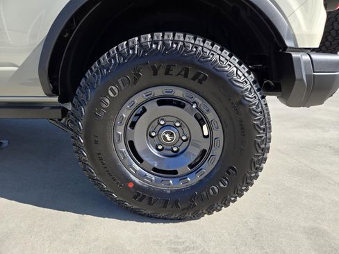 New 2025 Ford Bronco Badlands image 29