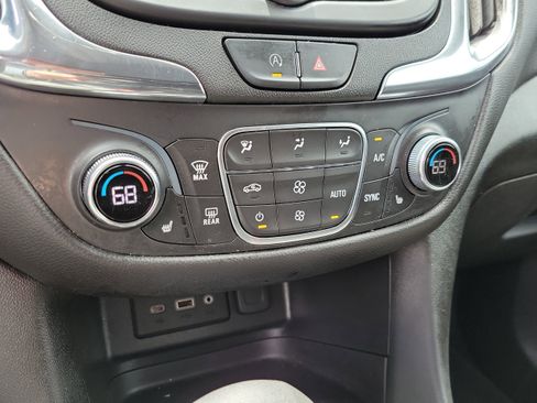 Used 2022 Chevrolet Equinox LT image 17