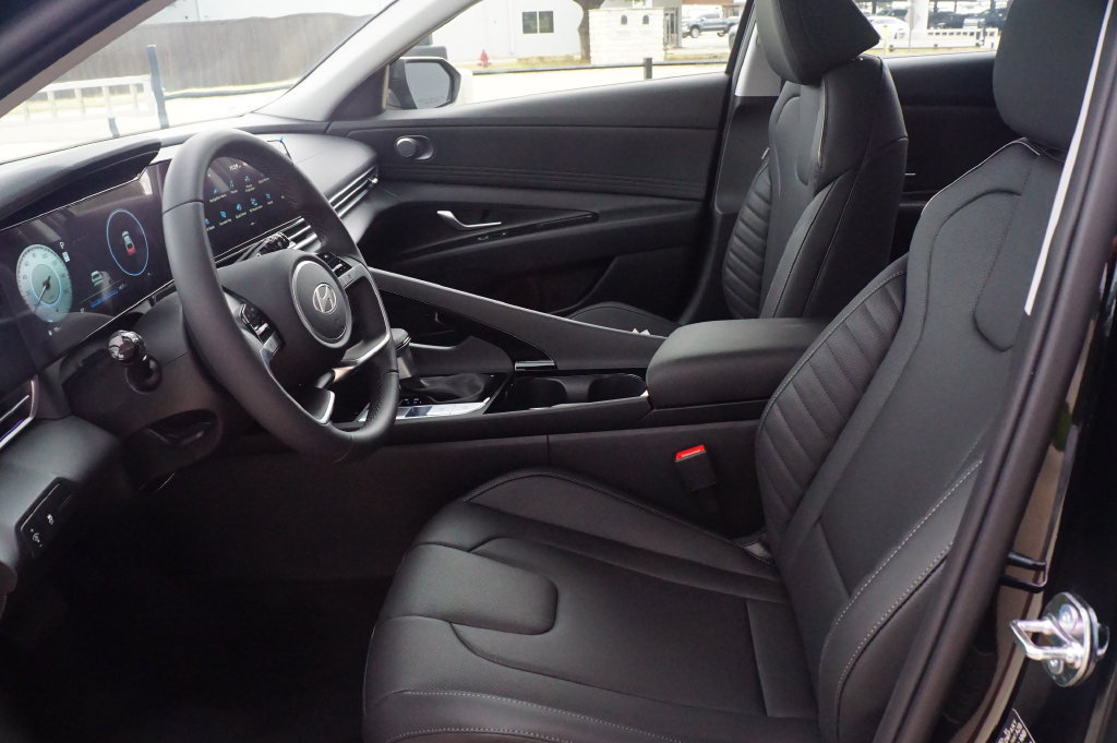 New 2026 Hyundai Elantra Limited FWD image 17