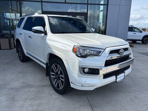 Used 2017 Toyota 4Runner Limited AWD/4WD image 3