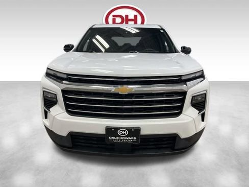 Used 2025 Chevrolet Traverse LT w/ Sun and Wheel Package image 6