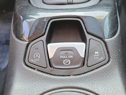 Used 2021 Jeep Compass Latitude w/ Sun and Sound Group image 36