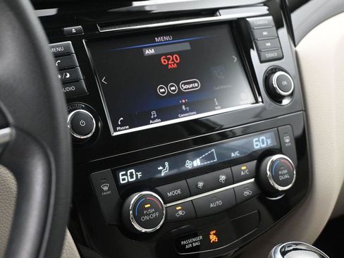 Used 2019 Nissan Rogue Sport SV AWD/4WD image 4