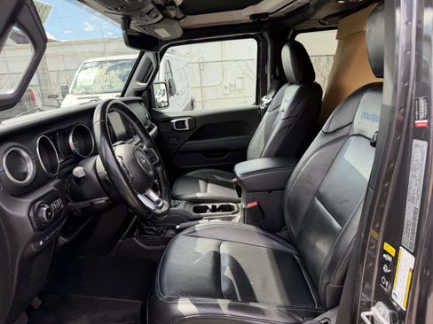 Used 2022 Jeep Wrangler Unlimited Rubicon 4xe w/ Dual Top Group AWD/4WD image 11