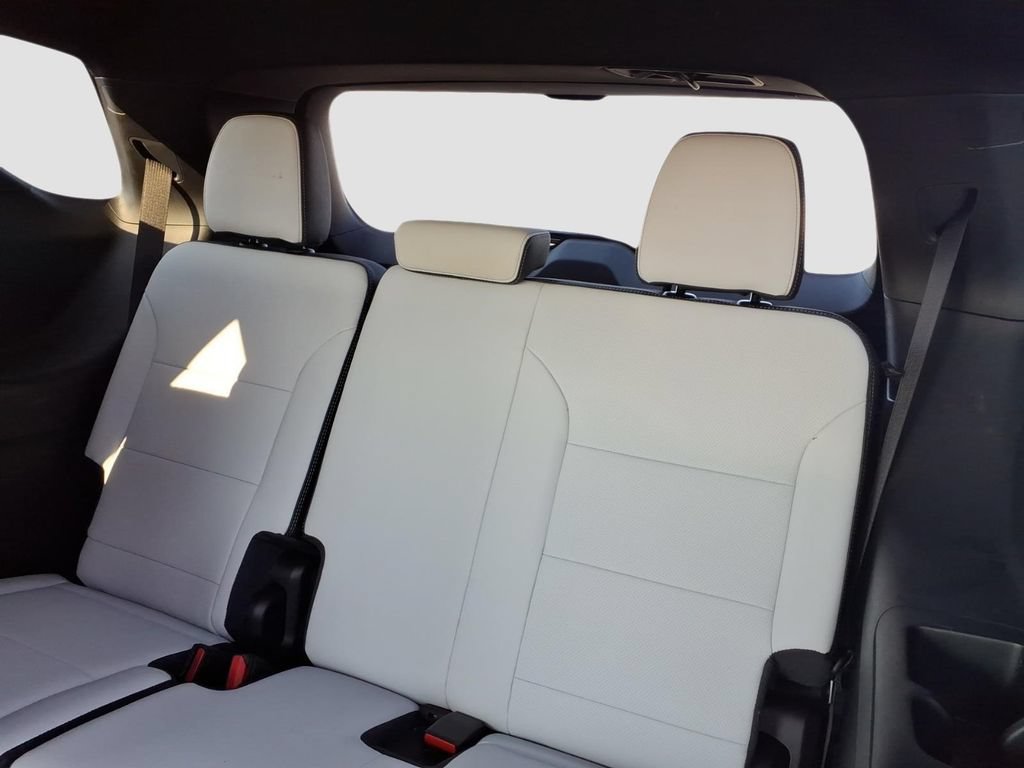 Used 2025 Chevrolet Traverse High Country w/ LPO, Floor Liner Package AWD/4WD image 14