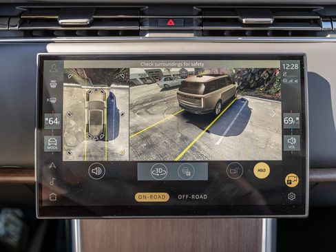 Used 2025 Land Rover Range Rover Long Wheelbase SE image 22