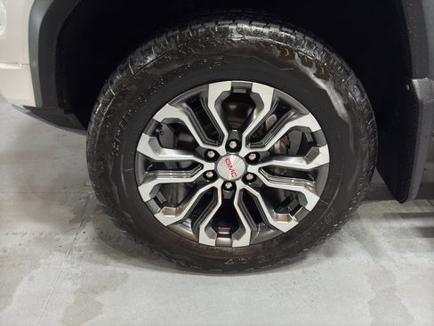 Used 2024 GMC Canyon Denali AWD/4WD image 10