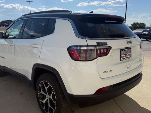 Used 2024 Jeep Compass Limited AWD/4WD image 10